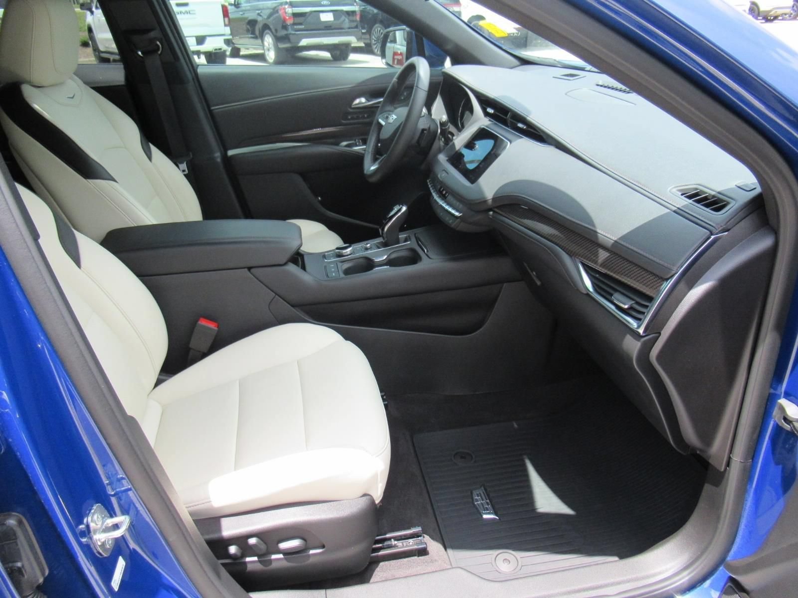 Used 2022 Cadillac XT4 Sport w/ Comfort Package FWD image 10