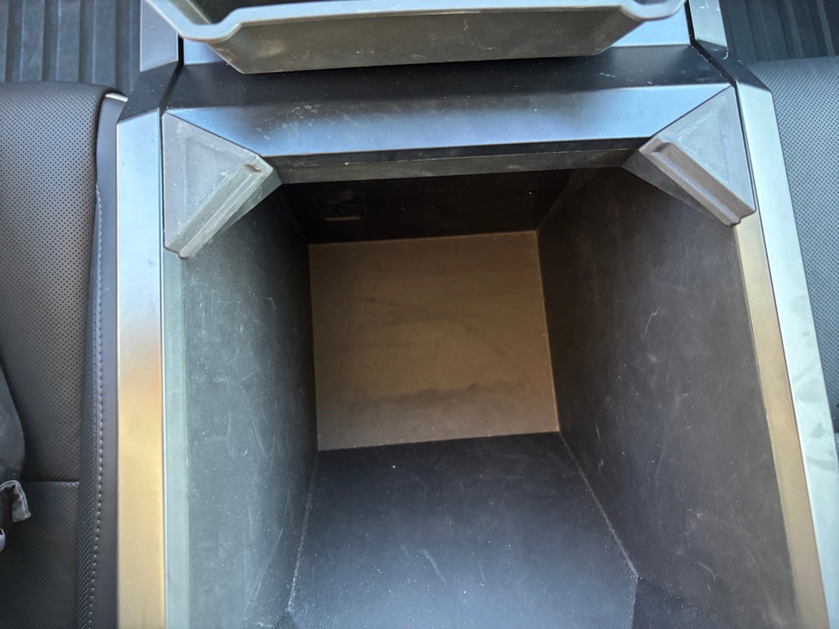 Used 2024 Tesla Cybertruck AWD Crew Cab image 6