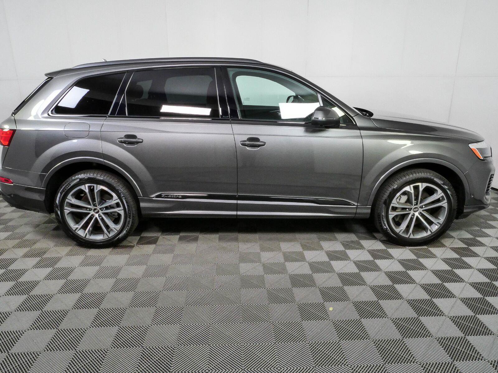 Used 2026 Audi Q7 3.0T Premium w/ Convenience Plus Package AWD/4WD image 2