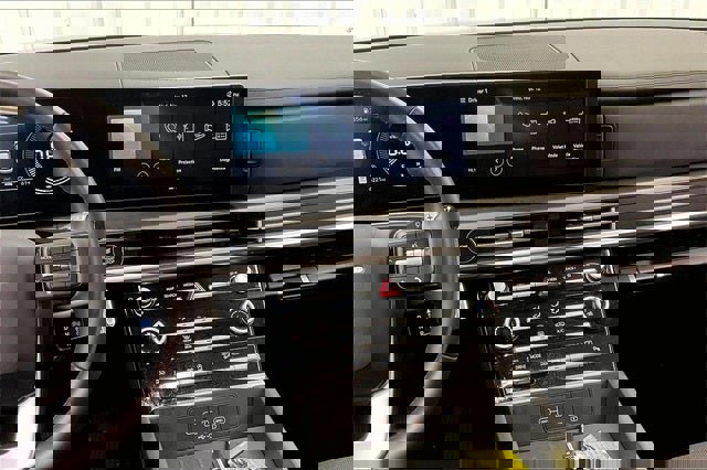 Certified 2025 Hyundai Santa Fe SE image 6