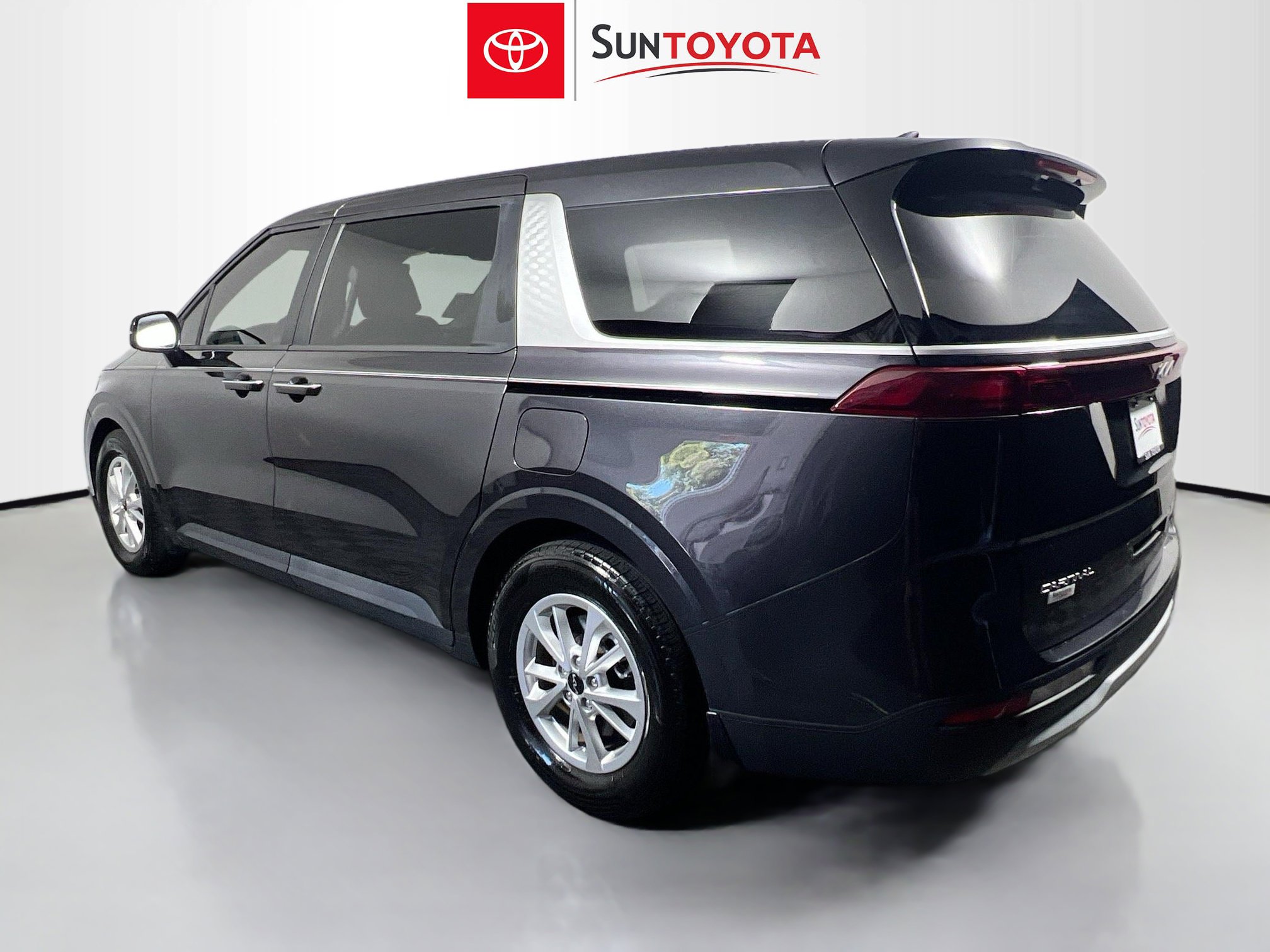 Used 2023 Kia Carnival LX image 6