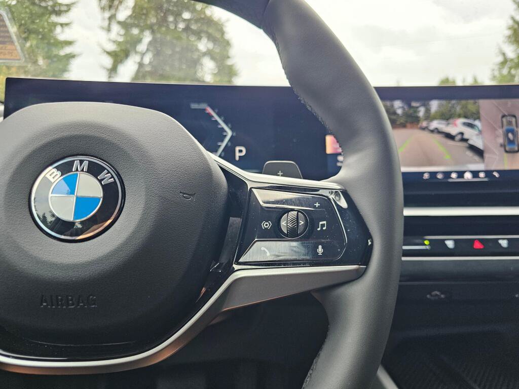 Used 2026 BMW 530i xDrive AWD/4WD image 34