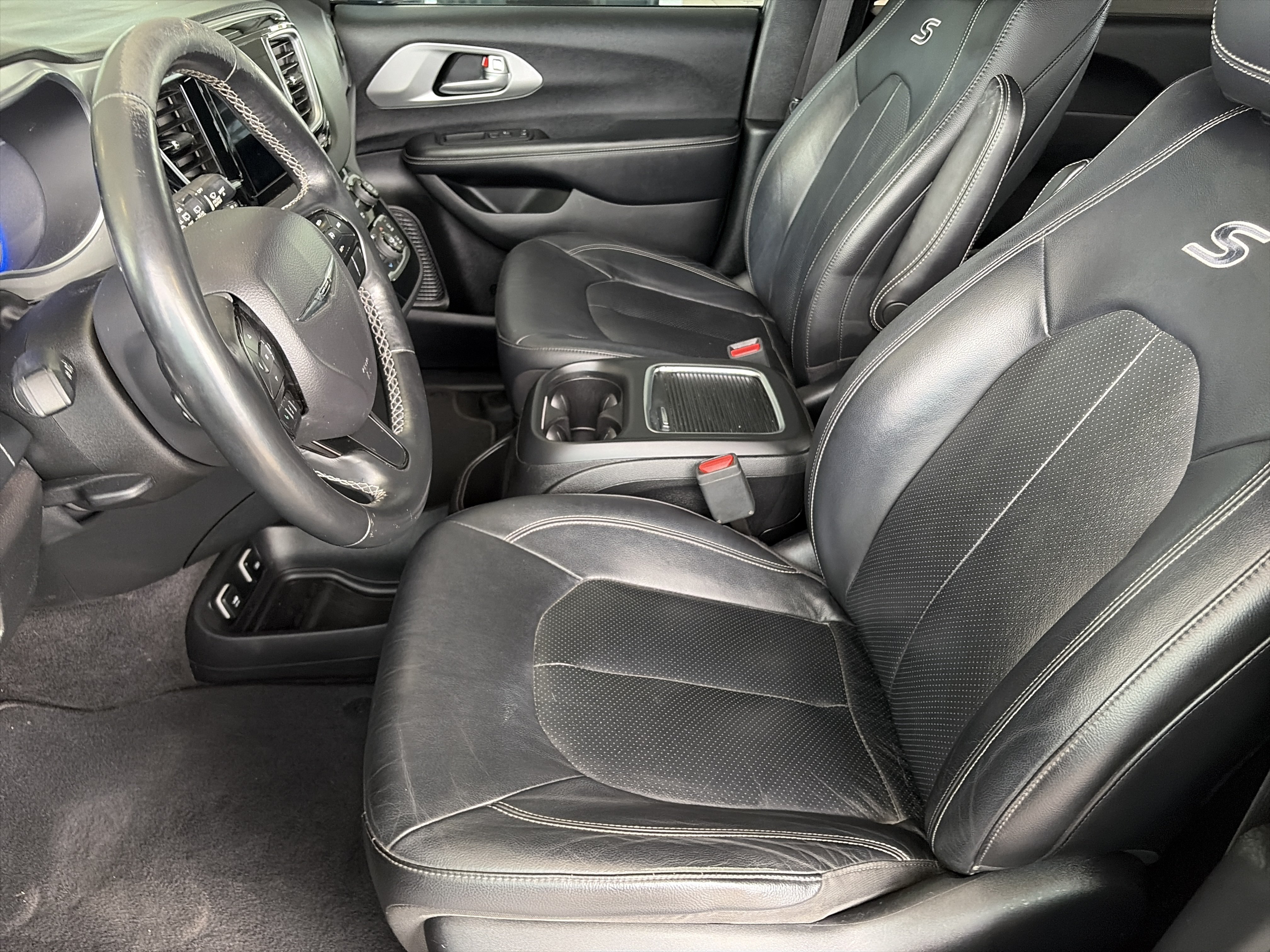 Used 2018 Chrysler Pacifica Touring-L Plus FWD image 10
