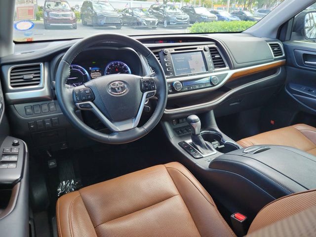 Certified 2019 Toyota Highlander Limited AWD/4WD image 11