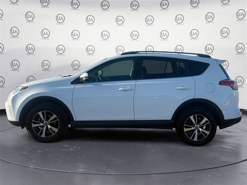 Used 2018 Toyota RAV4 XLE image 2