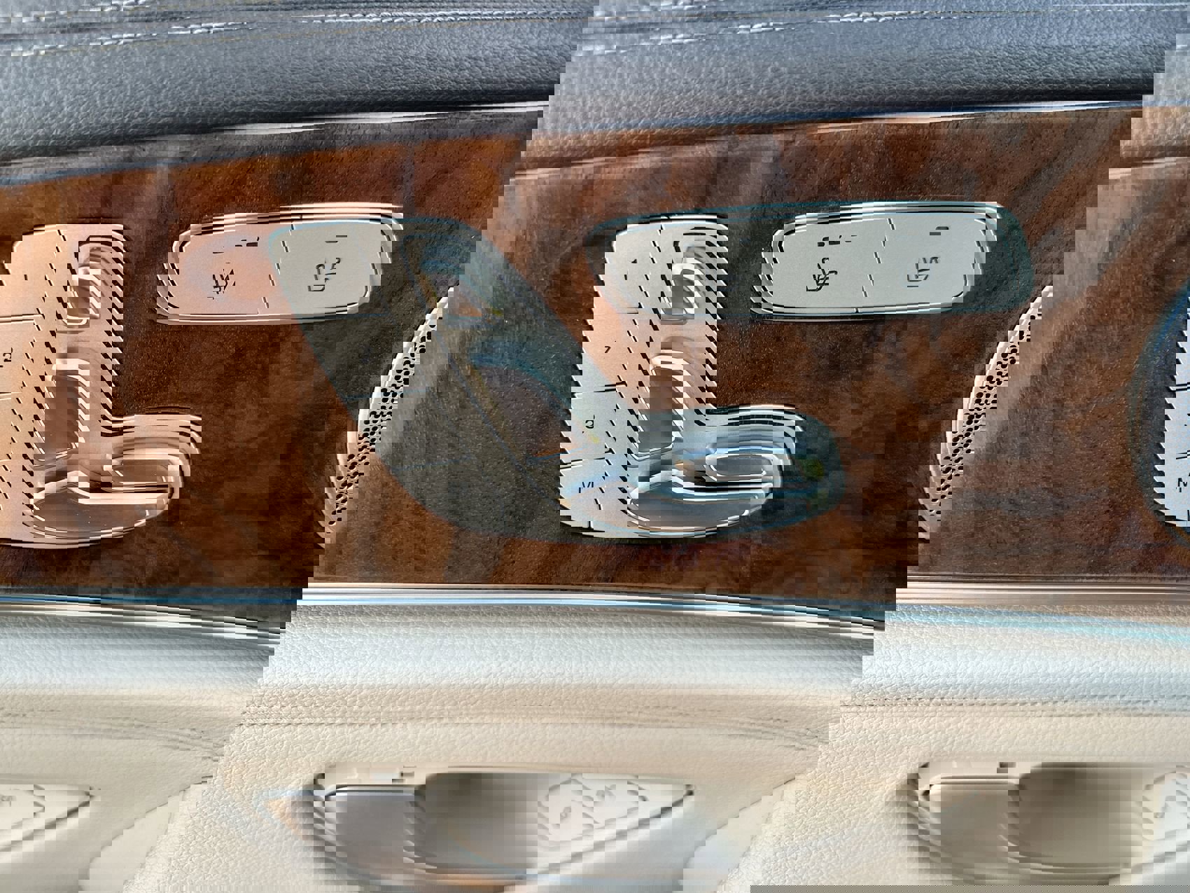 Used 2018 Mercedes-Benz E 300 4MATIC image 12