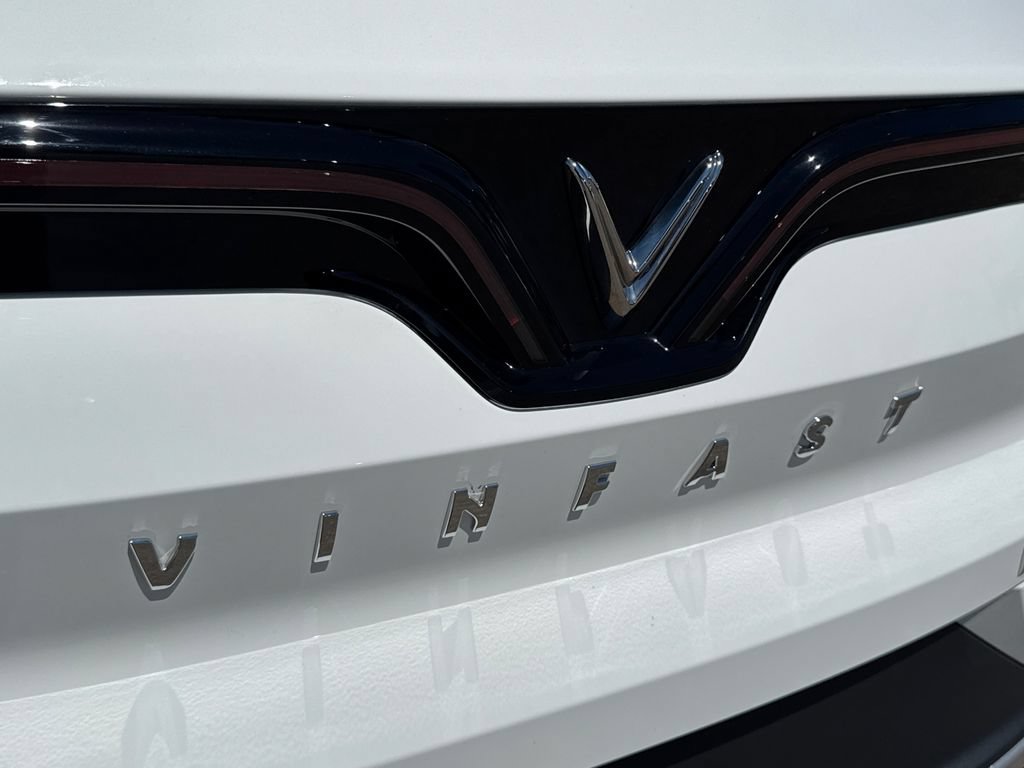 New 2027 VinFast VF 8 Eco AWD/4WD image 9