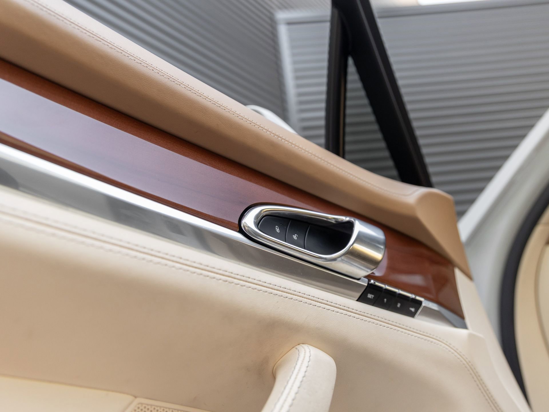 Used 2016 Porsche Panamera S RWD image 14