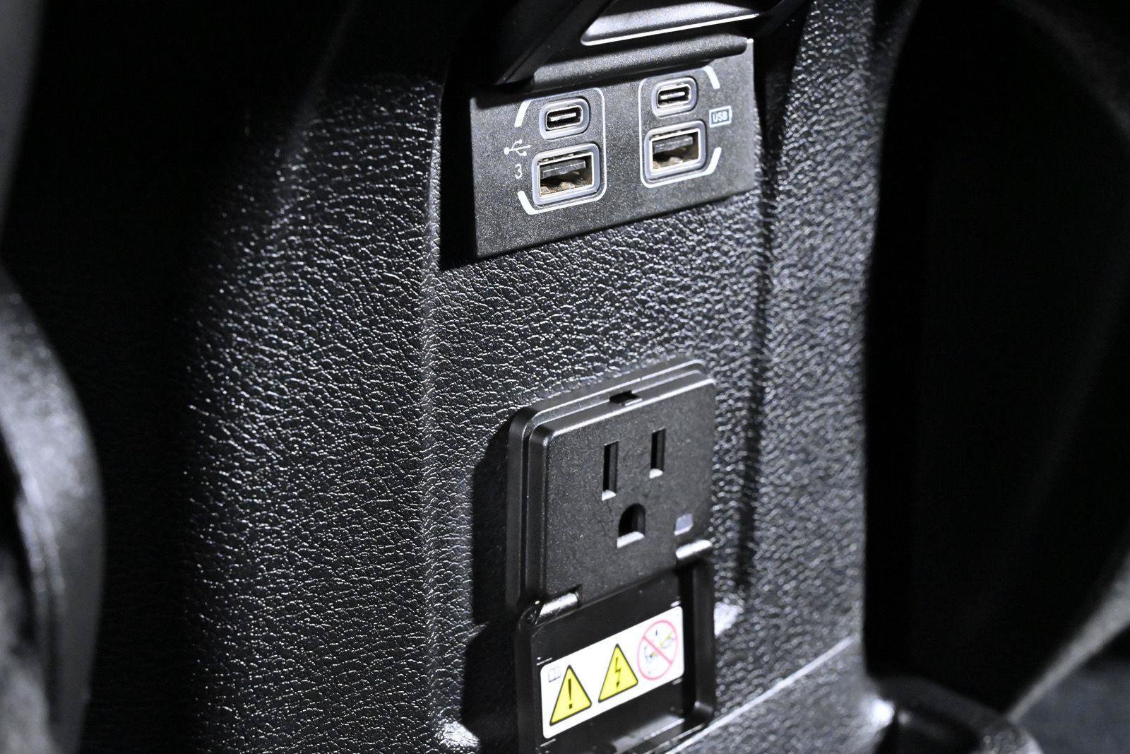 Used 2020 Jeep Wrangler Unlimited Sahara AWD/4WD image 34