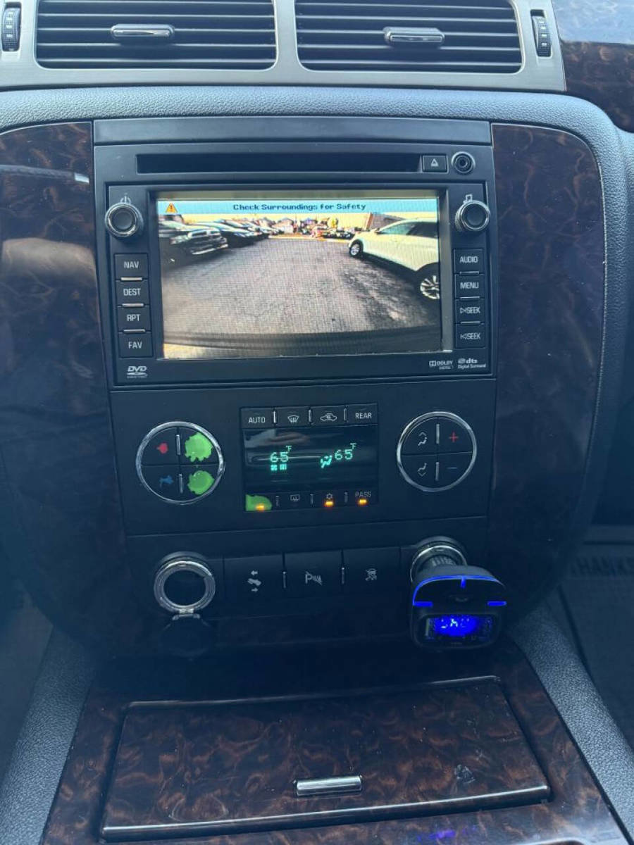 Used 2011 GMC Yukon Denali image 17