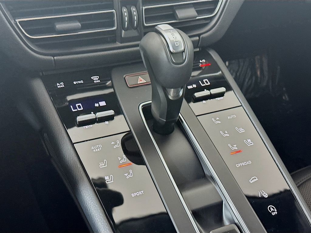 New 2026 Porsche Macan Turbo AWD/4WD image 17