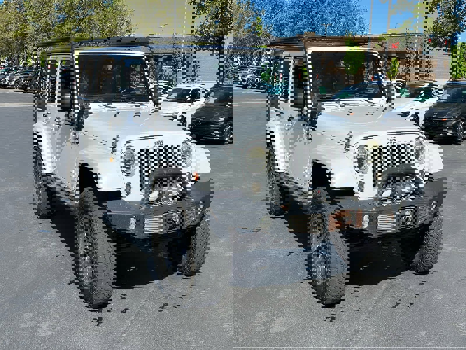 Used 2016 Jeep Wrangler Unlimited Sahara w/ Connectivity Group image 4