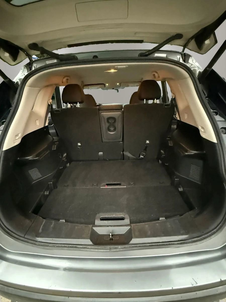 Used 2018 Nissan Rogue SV w/ Premium Package AWD/4WD image 12