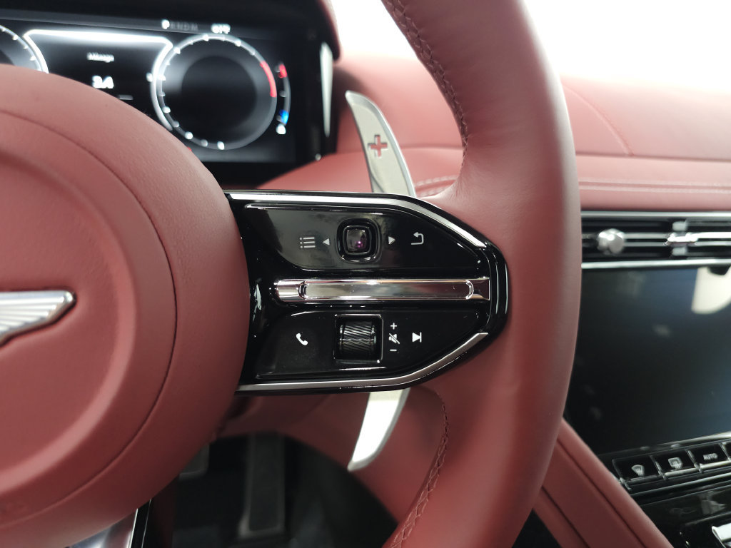 Used 2025 Aston Martin DB12 Coupe RWD image 15