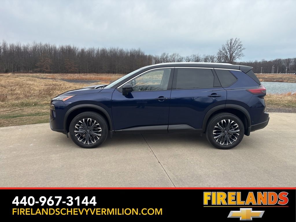 Used 2025 Nissan Rogue SL w/ Tech Package image 6