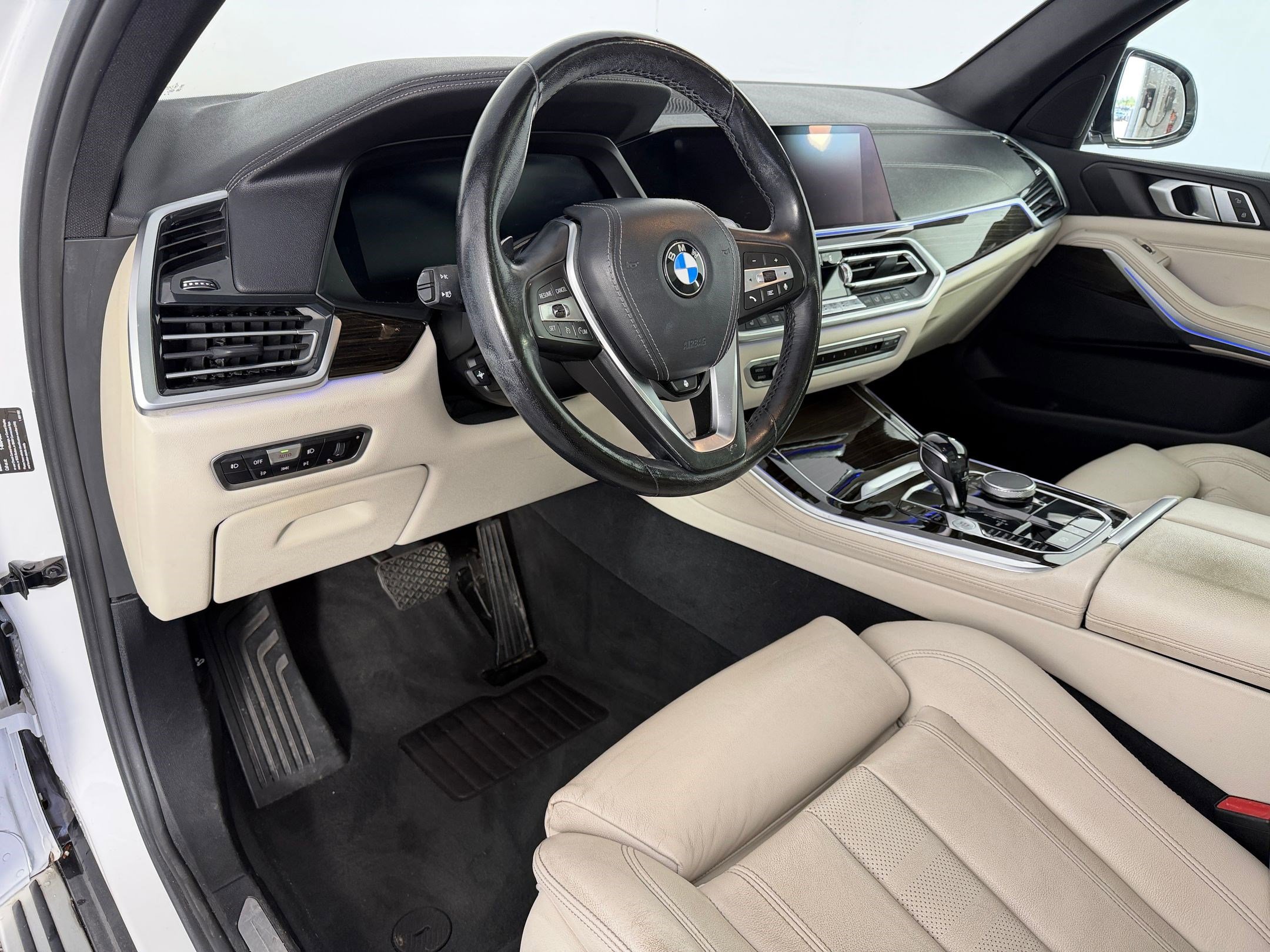 Used 2019 BMW X5 xDrive40i w/ Convenience Package AWD/4WD image 4