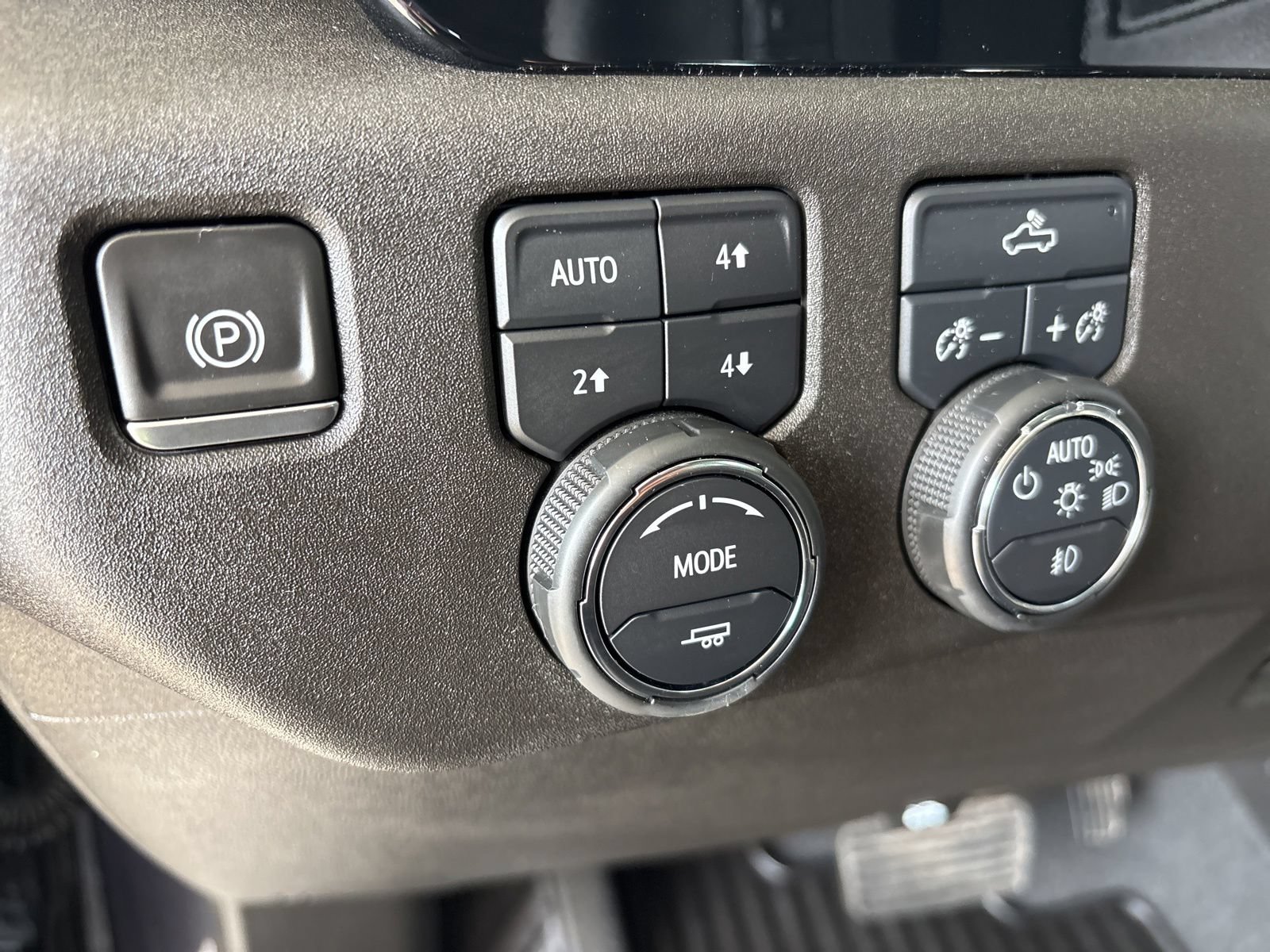 Used 2023 Chevrolet Silverado 1500 RST w/ Z71 Off-Road Package AWD/4WD image 11