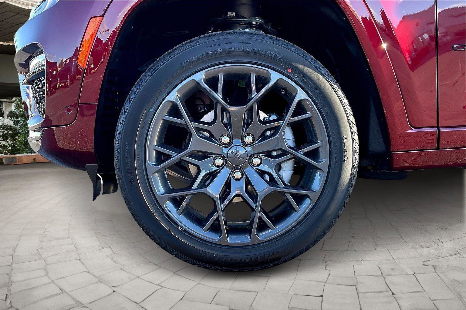 New 2025 Jeep Grand Cherokee Summit image 13