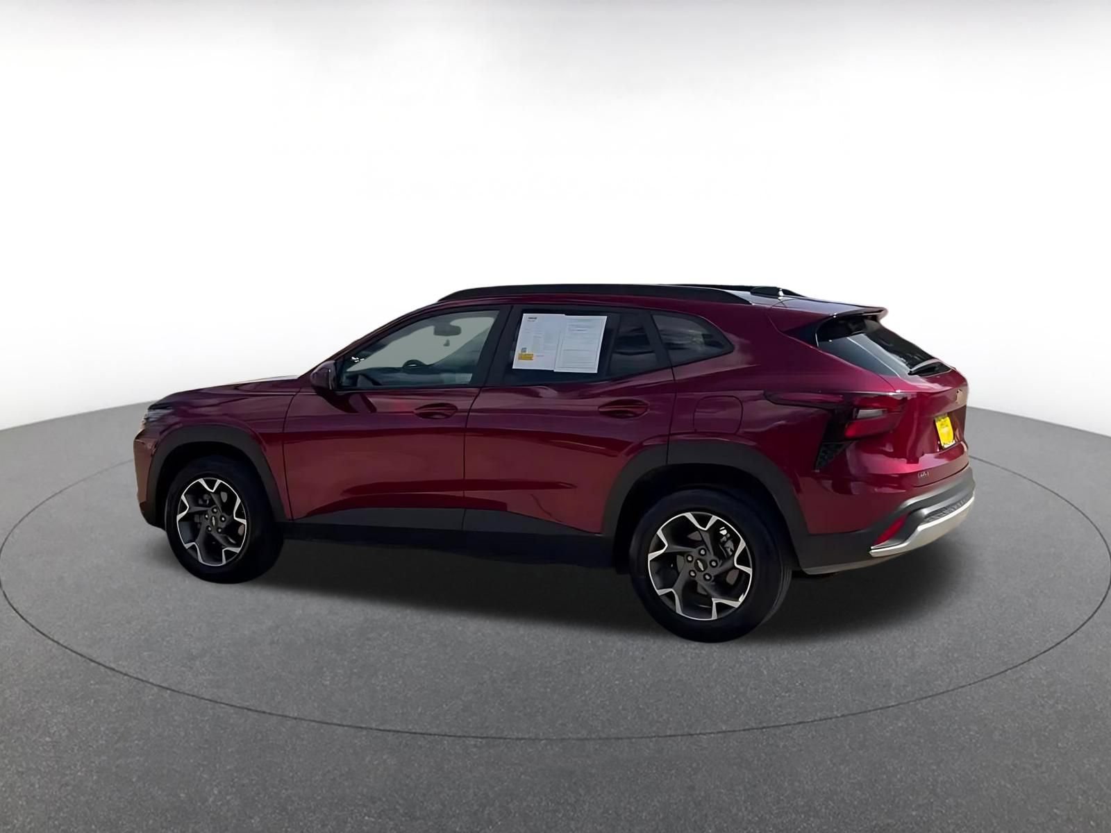 Used 2025 Chevrolet Trax LT FWD image 9