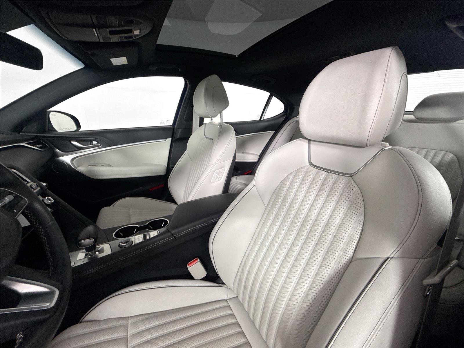 Used 2025 Genesis G70 3.3T Advanced image 3