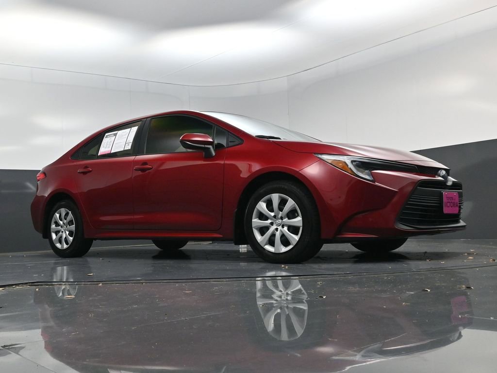 Used 2025 Toyota Corolla LE image 17