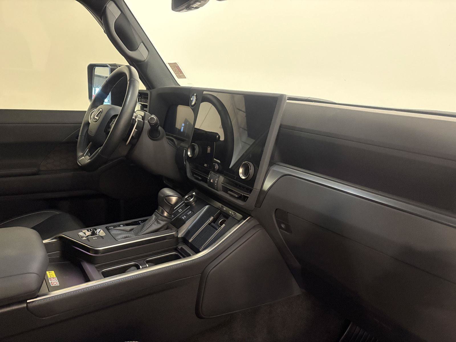 Used 2025 Lexus GX 550 w/ Accessory Package (2T) AWD/4WD image 44