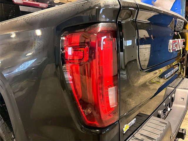 Used 2022 GMC Sierra 1500 AT4 w/ AT4 Premium Package image 33