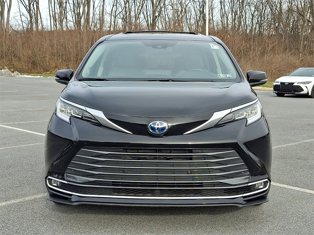 Certified 2024 Toyota Sienna Limited image 2