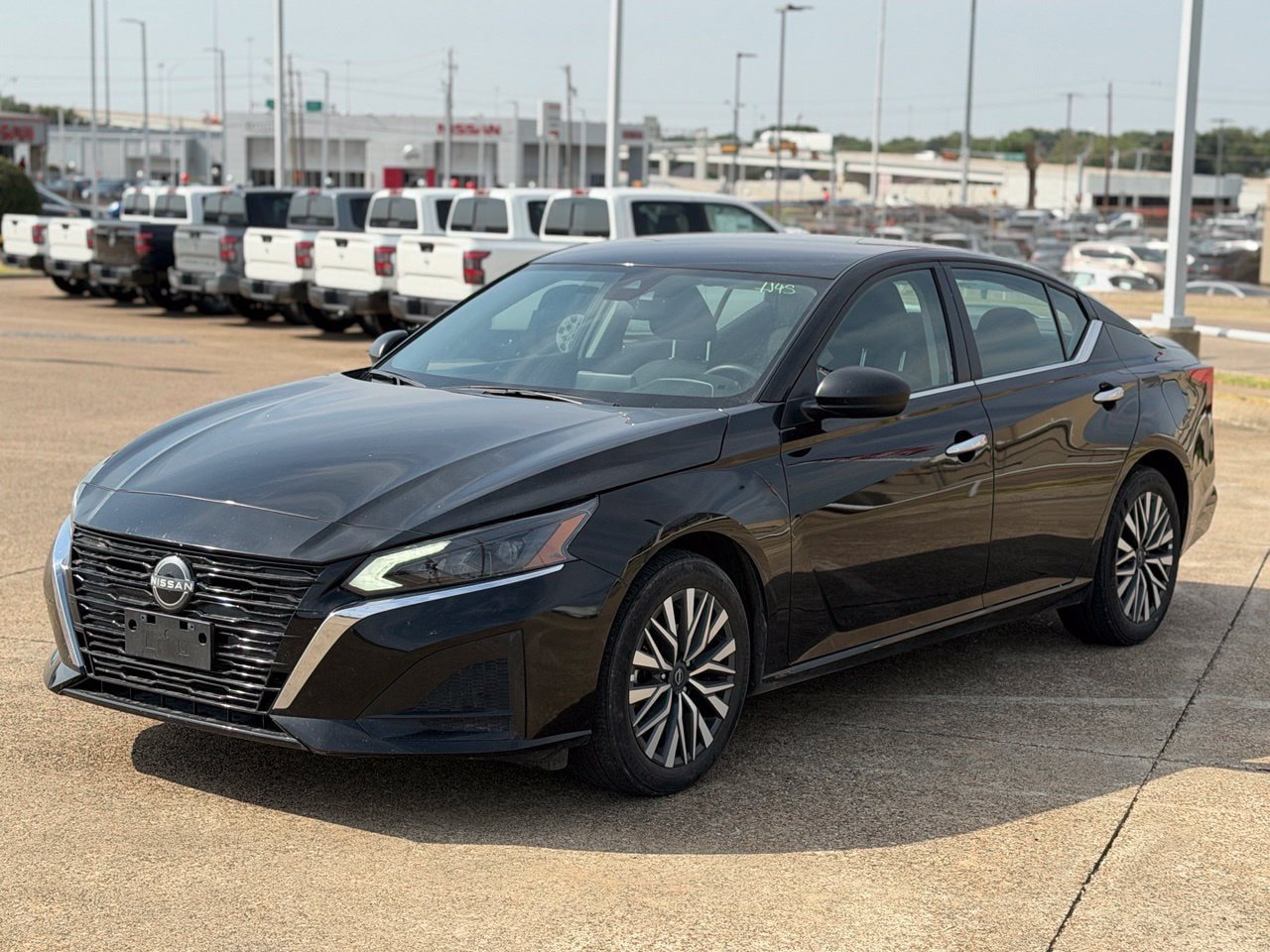Used 2025 Nissan Altima 2.5 SV FWD image 3
