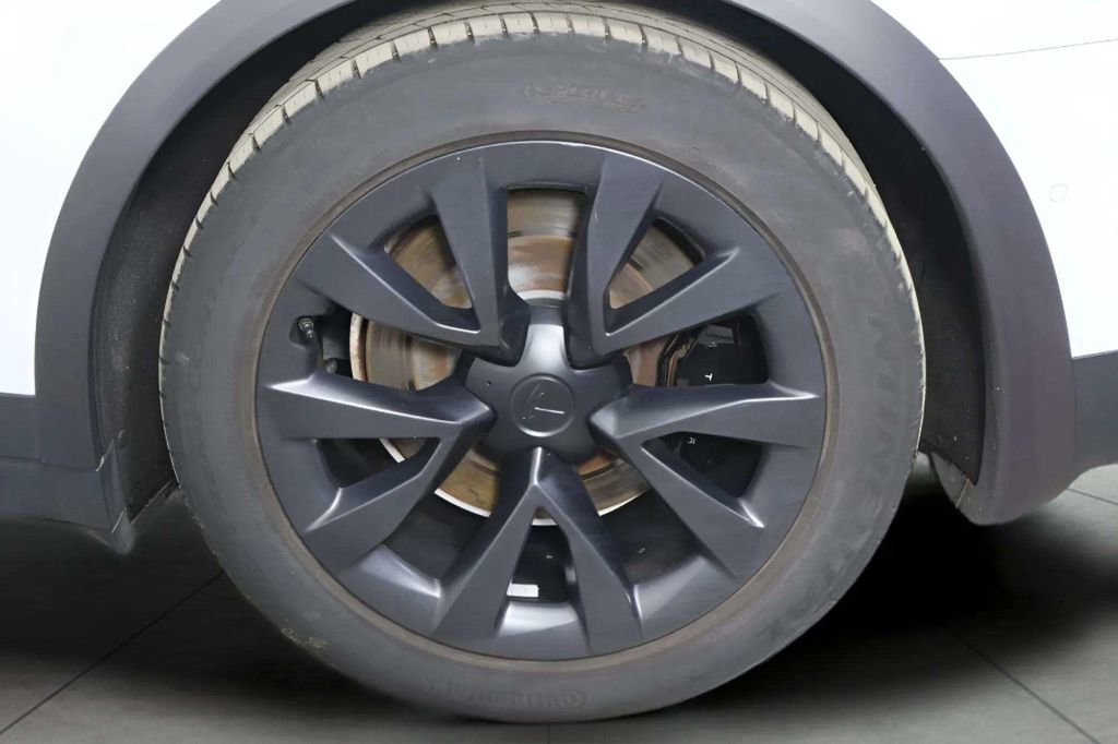 Used 2022 Tesla Model X image 32