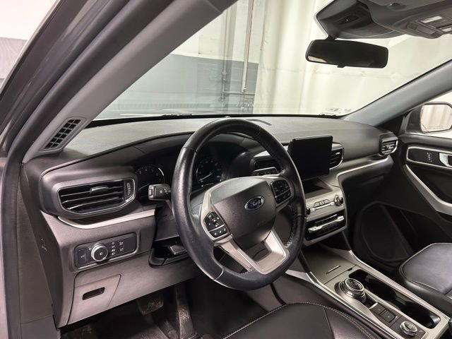 Used 2022 Ford Explorer XLT w/ Equipment Group 202A image 10