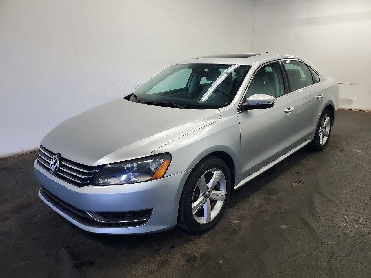 Used 2013 Volkswagen Passat 2.5 SE FWD image 1