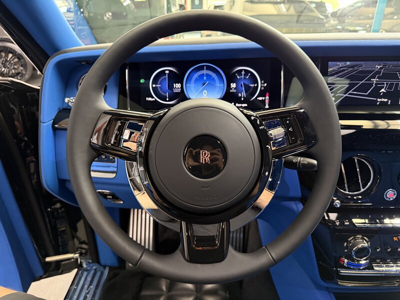 Used 2027 Rolls-Royce Phantom Sedan RWD image 12