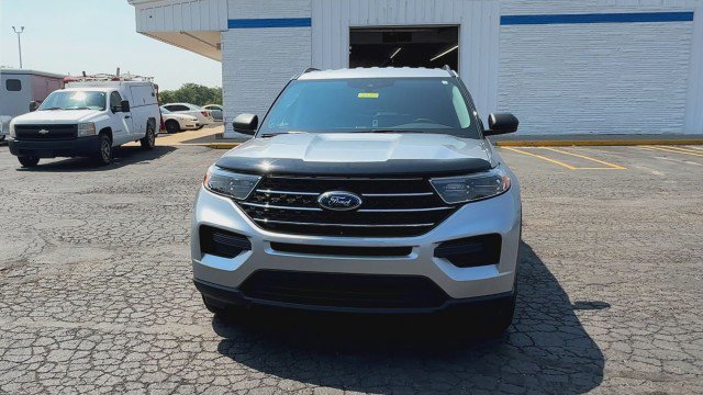 Used 2022 Ford Explorer XLT image 3