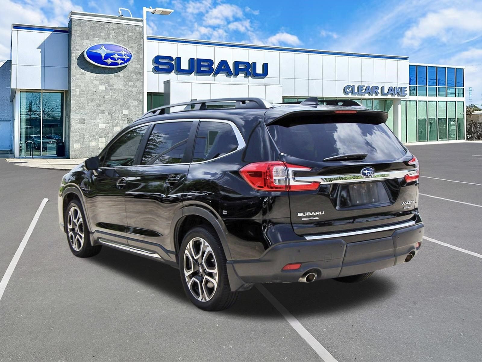 Used 2023 Subaru Ascent Limited w/ Technology Package AWD/4WD image 4