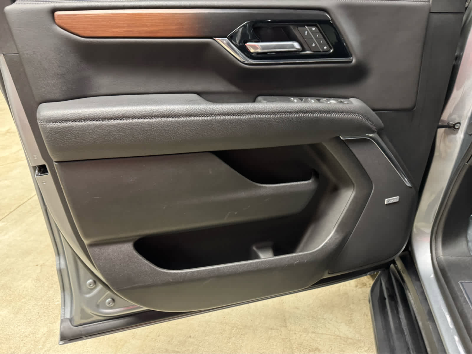 Certified 2025 GMC Yukon Denali image 40