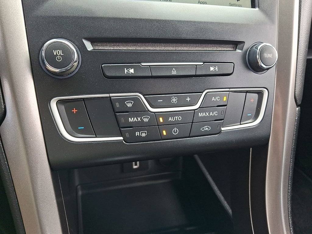 Used 2017 Ford Fusion SE w/ Fusion SE Technology Package FWD image 17