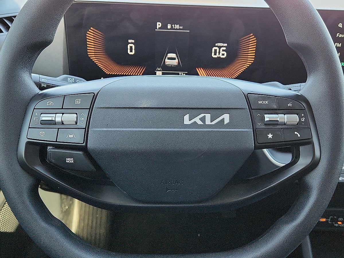 Used 2025 Kia K4 LXS image 11