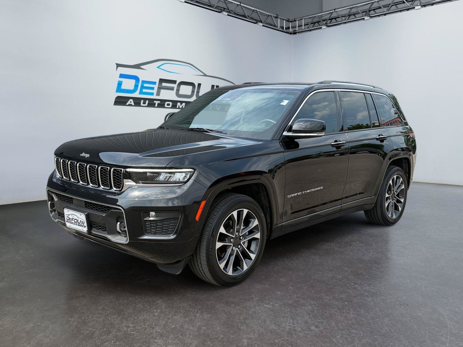 Used 2023 Jeep Grand Cherokee Overland AWD/4WD image 7