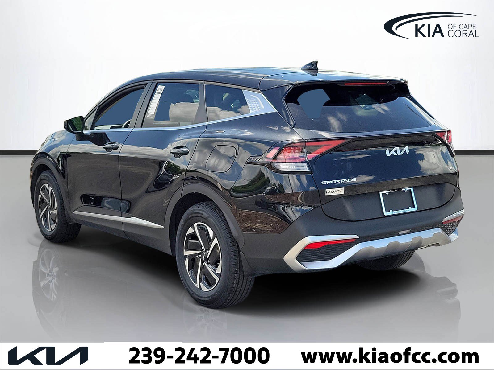 Certified 2025 Kia Sportage LX image 4