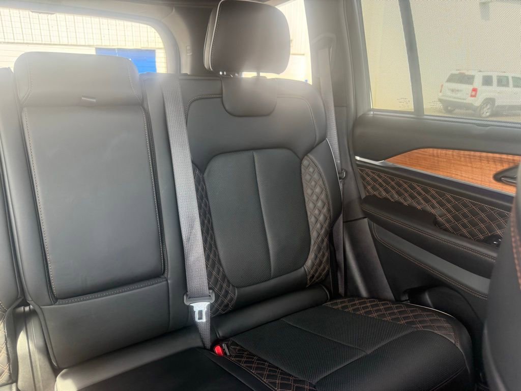 Used 2022 Jeep Grand Cherokee Summit AWD/4WD image 63