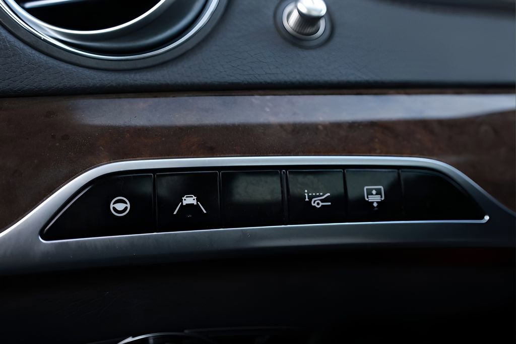 Used 2020 Mercedes-Benz S 560 4MATIC Sedan image 42