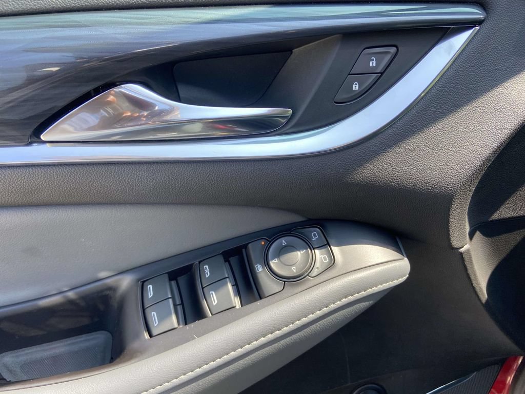 Used 2019 Buick Enclave Essence FWD image 12