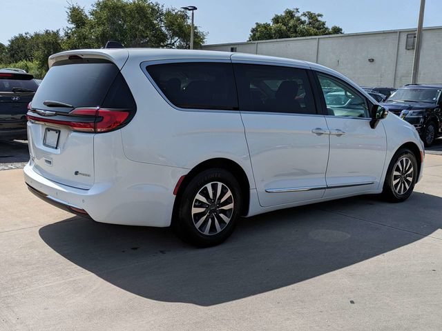 Used 2023 Chrysler Pacifica Limited FWD image 6