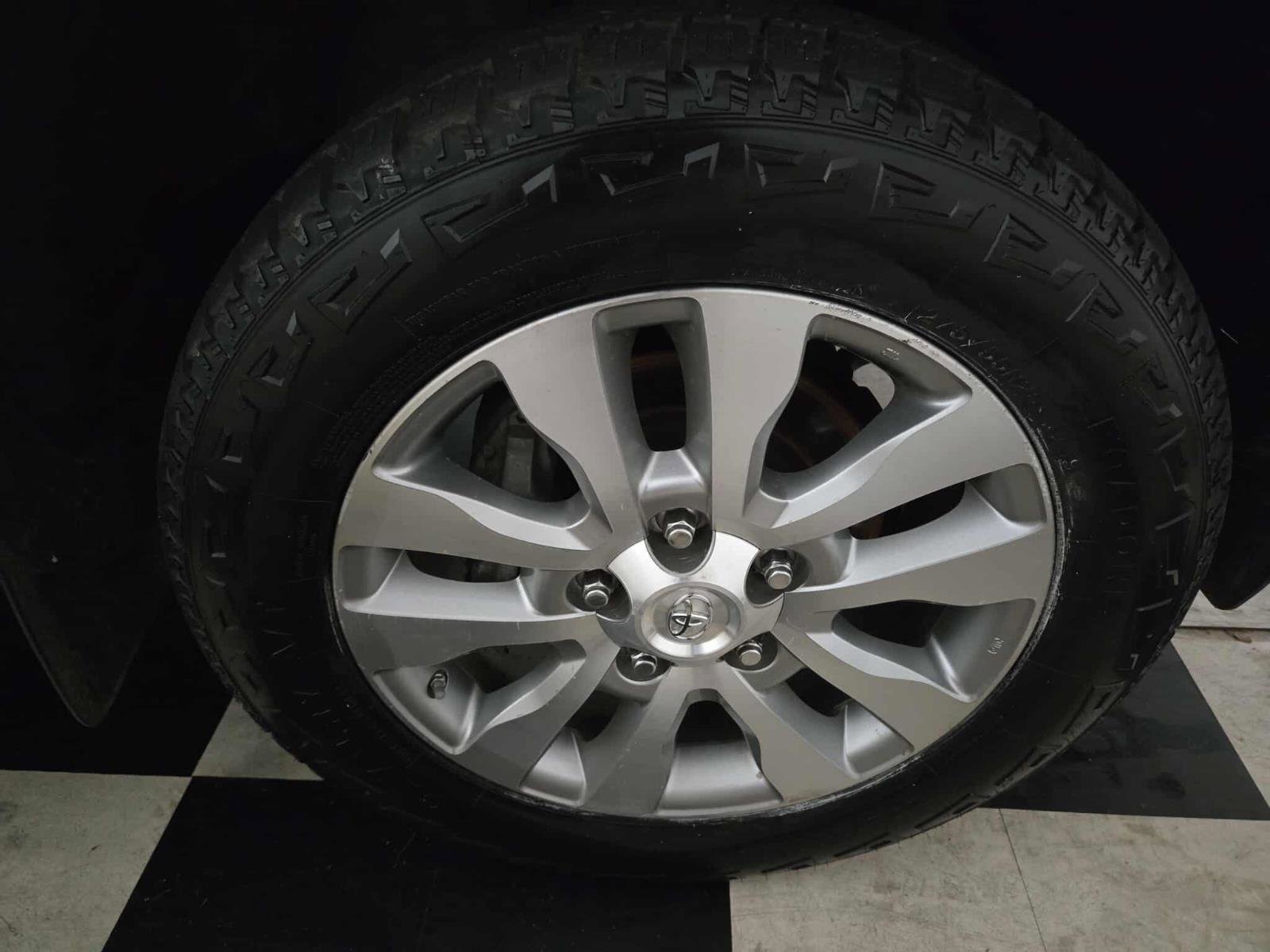 Used 2014 Toyota Tundra Limited w/ Limited Premium Package image 39
