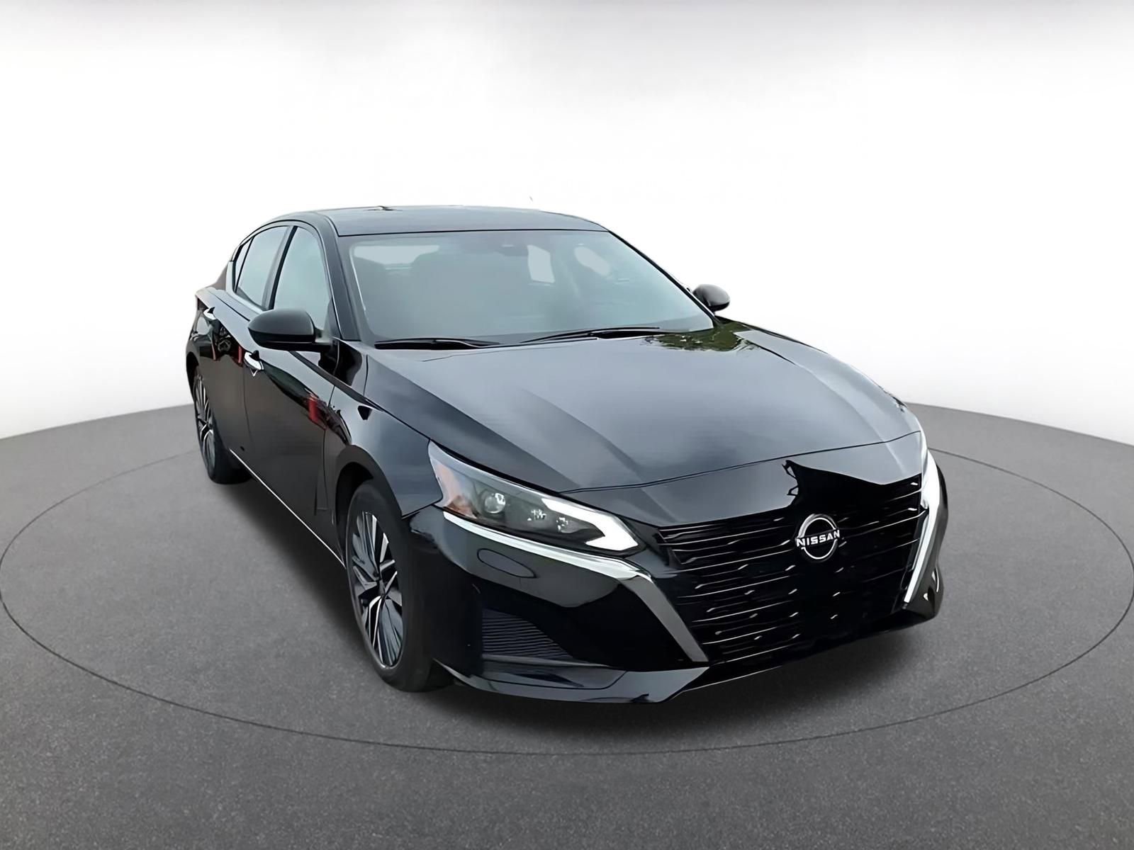 Used 2025 Nissan Altima 2.5 SV image 3