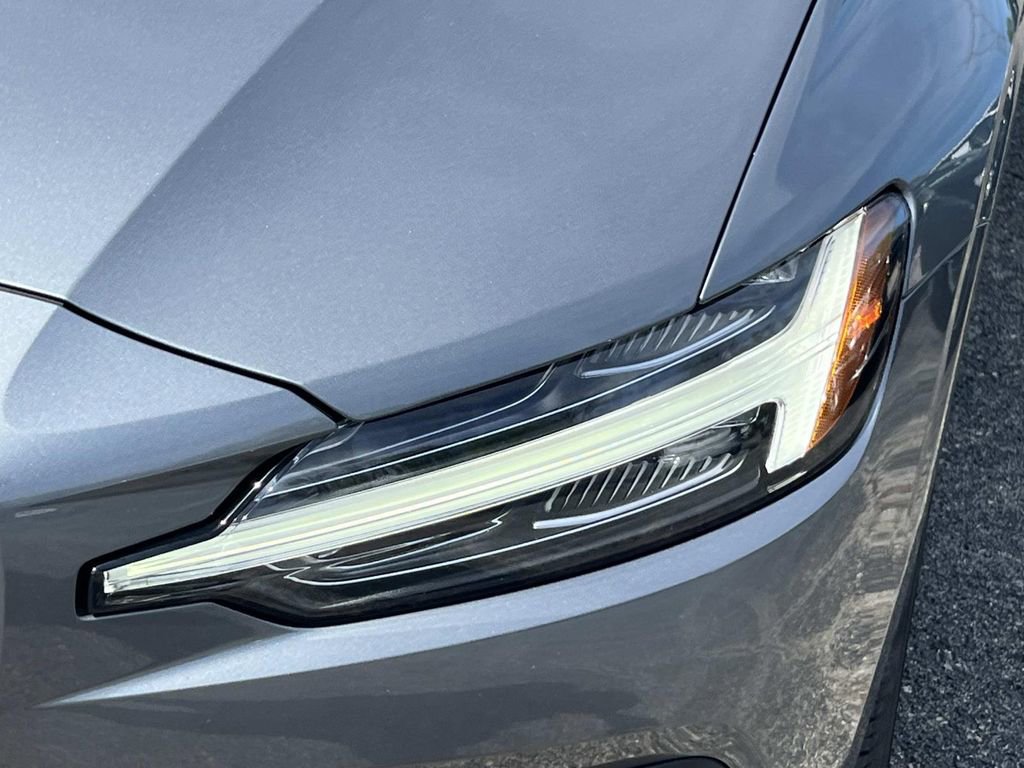 Used 2020 Volvo V60 T5 Momentum w/ Protection Package image 9