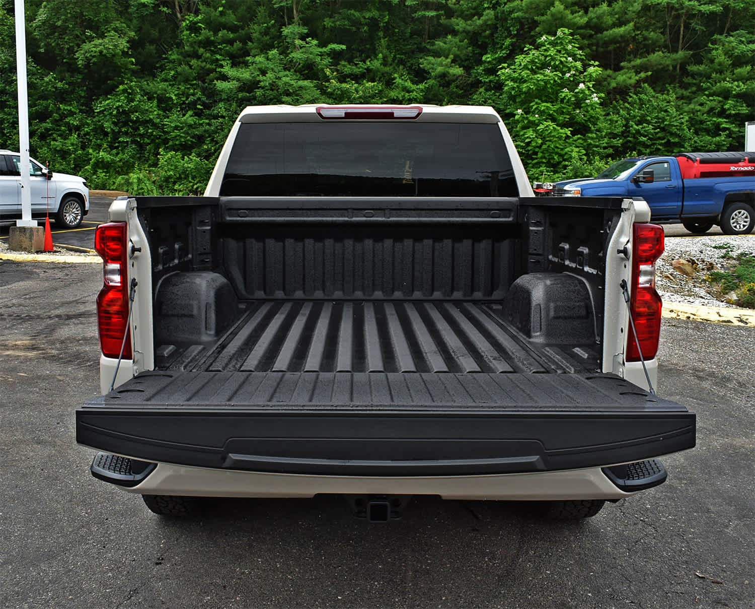 New 2026 Chevrolet Silverado 1500 Custom w/ Turbomax Blackout Package AWD/4WD image 8