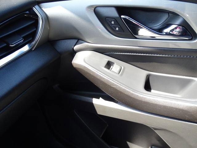 Used 2022 Chevrolet Traverse LT FWD image 10