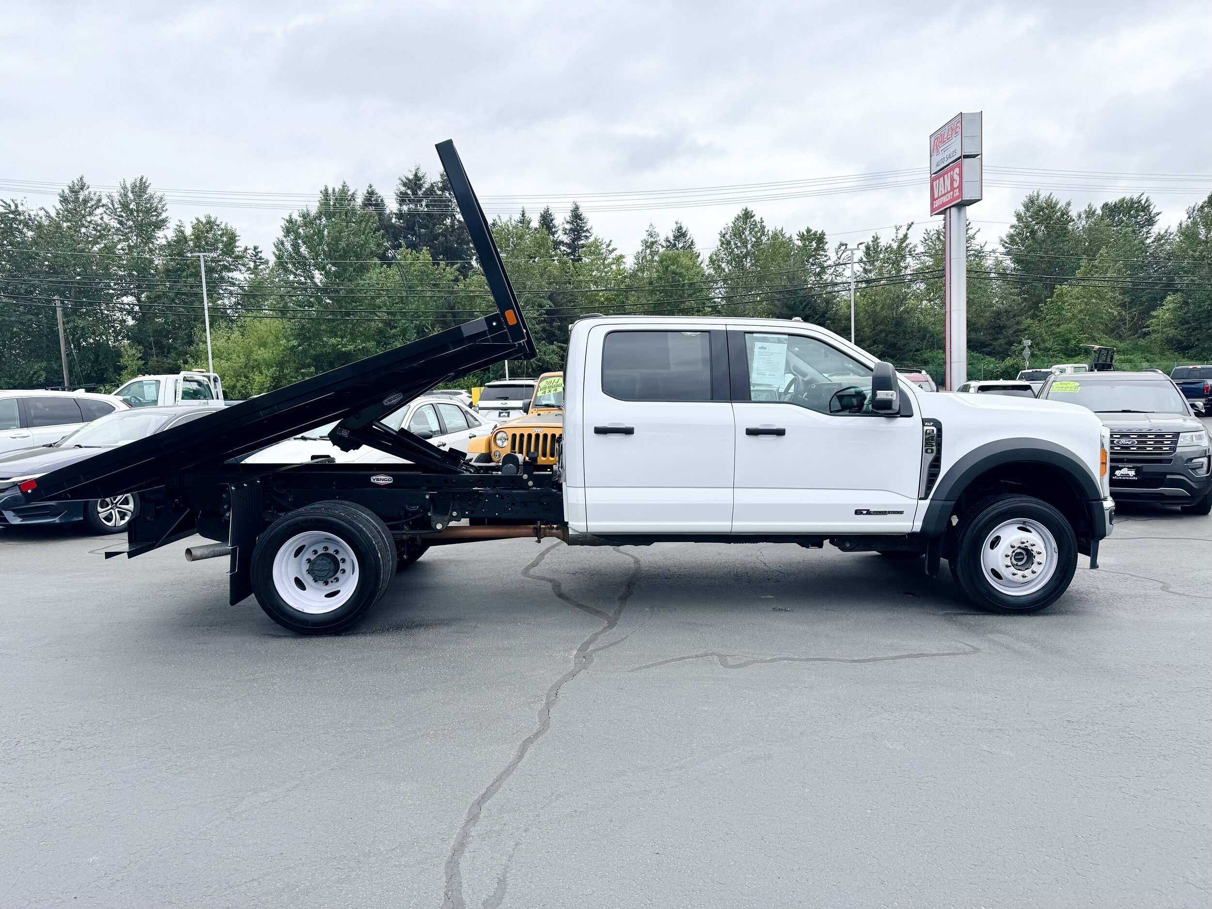 Used 2023 Ford F450 XLT w/ XLT Value Package AWD/4WD image 3